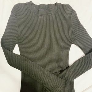 Long sleeve army green light sweater